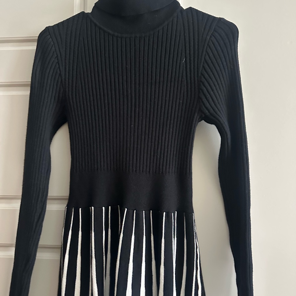 Chic Black and White Long Sleeve Dress
